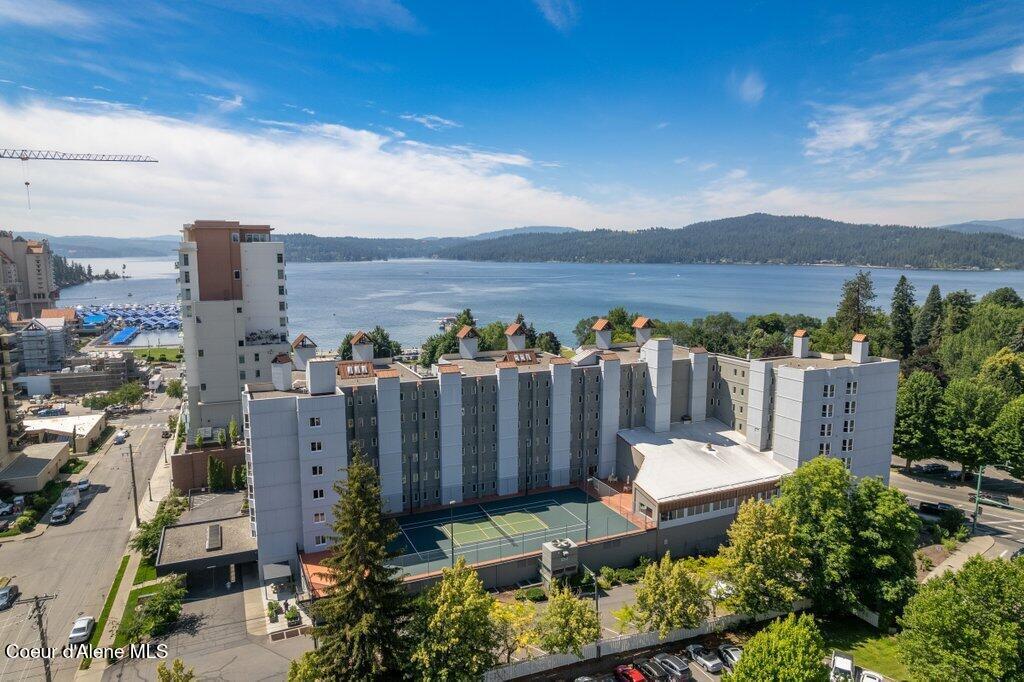 Image 3: Unobstructed lake Views!