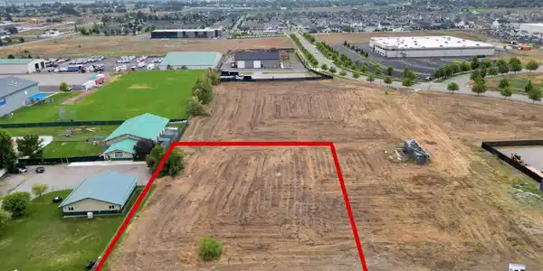 Image 2: 070-2135 W Seltice Way