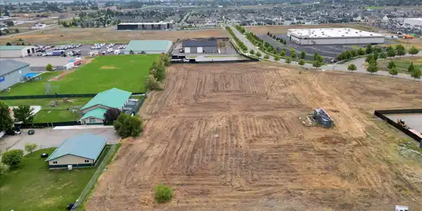 Image 3: 071-2135 W Seltice Way