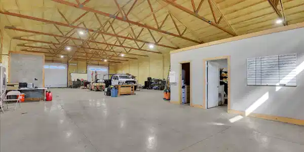 Image 3: 6-3608 W Poleline Ave