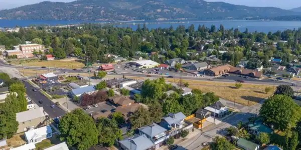 Image 3: In-town Sandpoint lifestyle