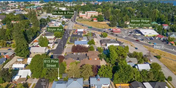 Image 4: Downtown proximity