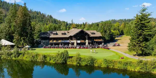 Image 2: Clubhouse and Restaurant