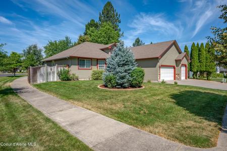 3749 N MINERS LOOP