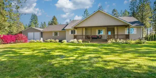 4308 E Rosemont Dr