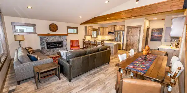 Image 2: Open Floor Plan