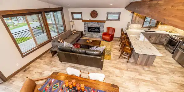Image 3: Living Room