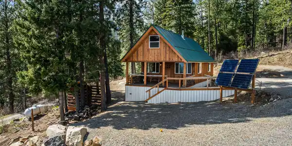 595 Snowcat LN