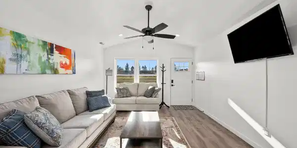 Image 3: Living Room