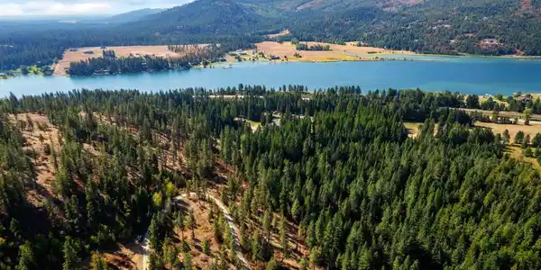 Image 2: Close Proximity to Recreation