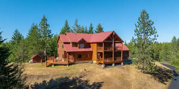 8899 Coeur d'Alene Dr