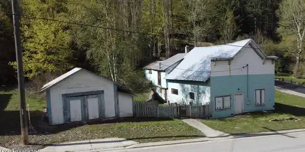 640 Main ST