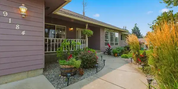Image 2: 10-Front walkway