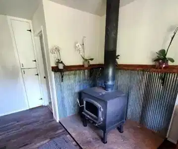 Image 4: 3