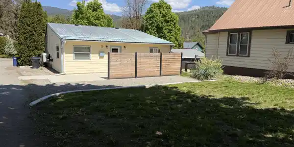 Image 2: Front Yard Emerson