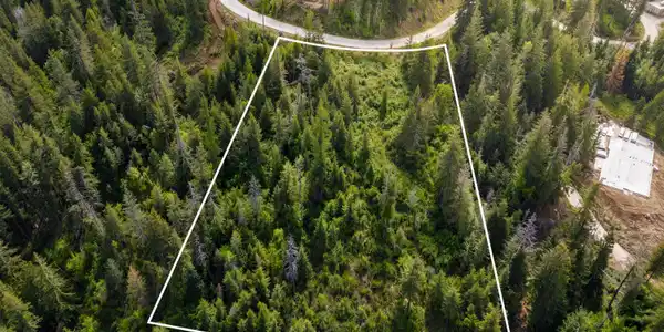 Image 3: lot lines approximate