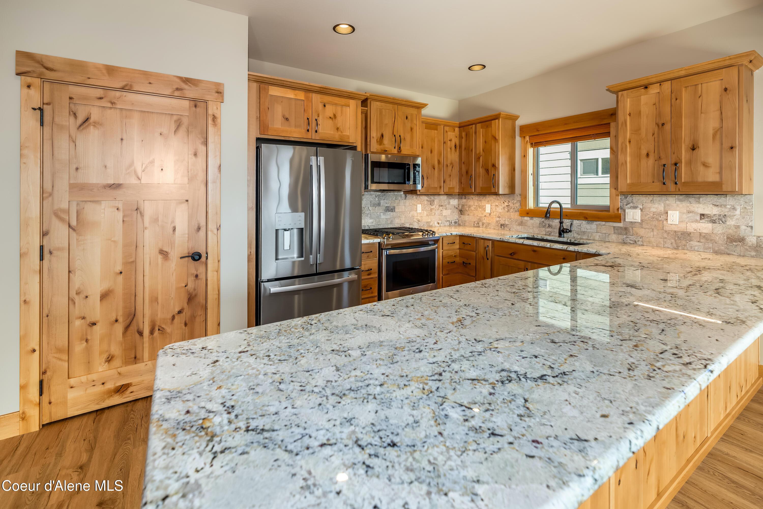 Image 4: Kitchen