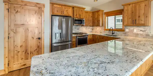Image 4: Kitchen
