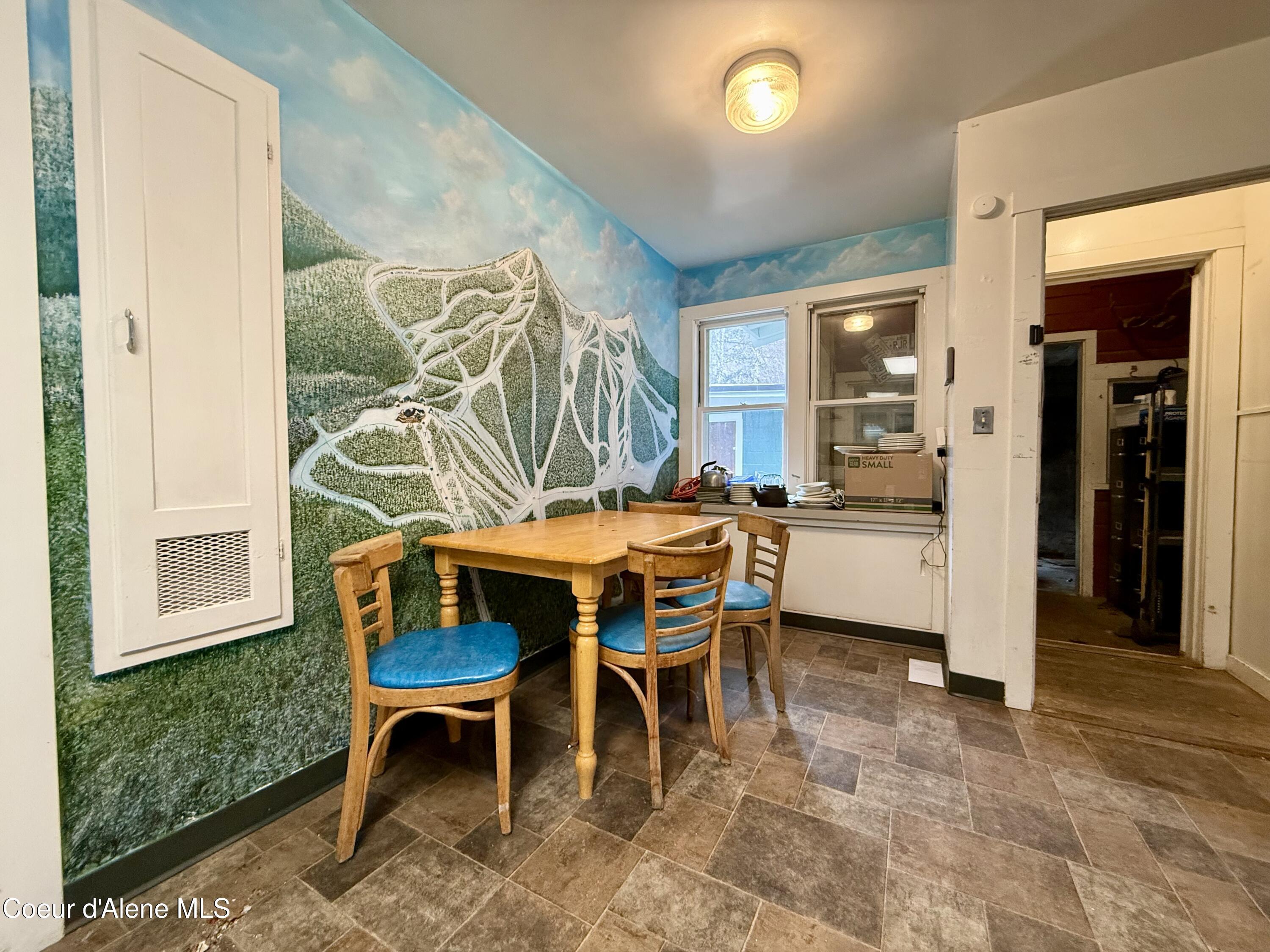 Image 4: Kitchen with Custom Mural