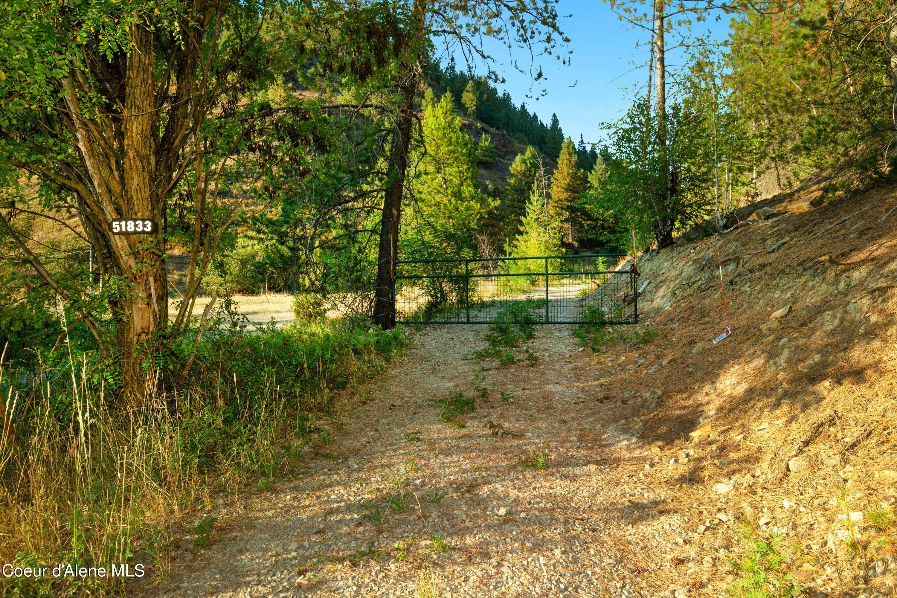 Image 2: 2-51833SVR_05