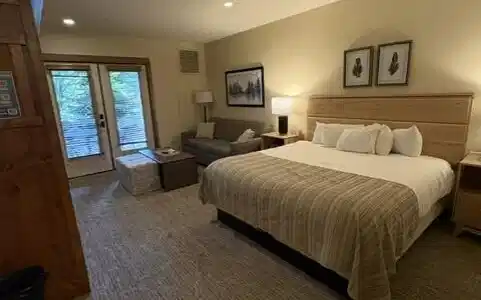 Image 4: living area