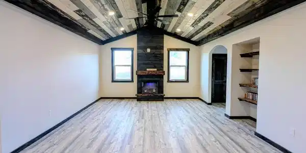 Image 3: Commanding living room