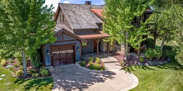 Image 3: Charming Craftsman Design