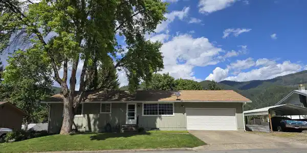 716 E Fir