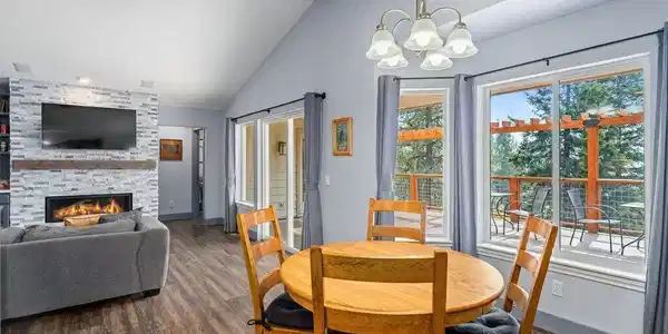Image 4: Dining Room Bay Window