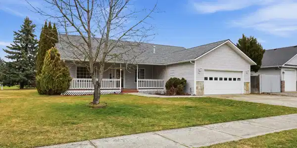 561 E Sand Wedge DR