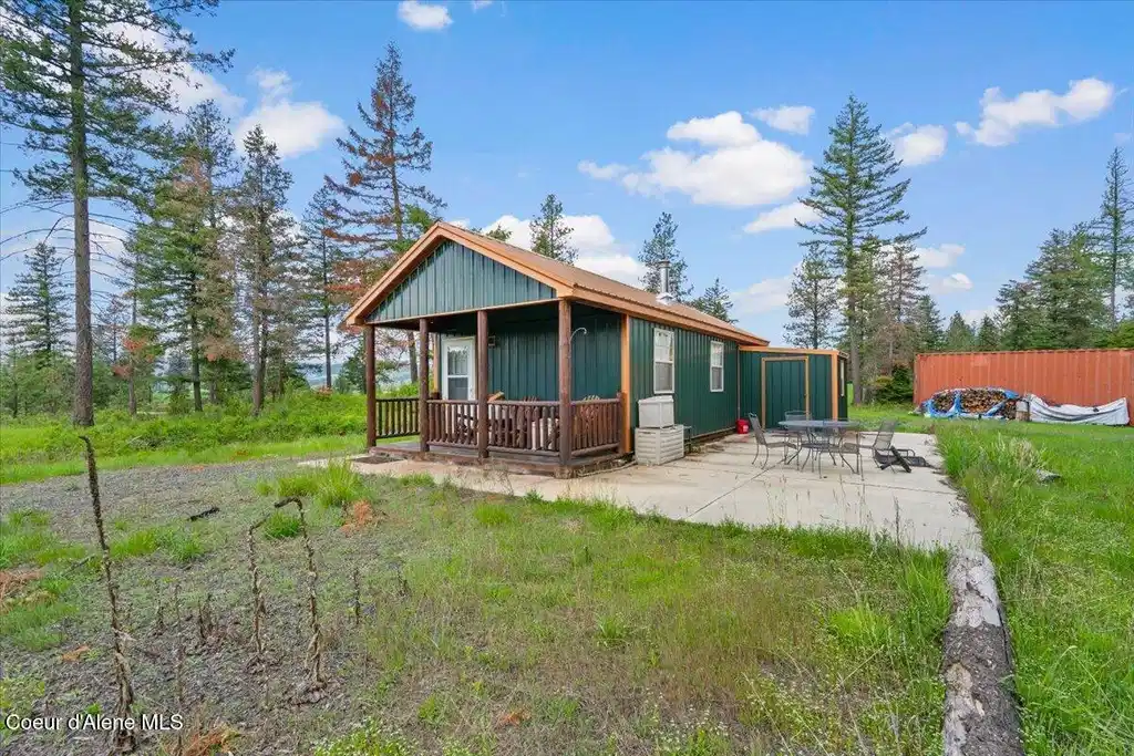 Image 1: Front View of Cabin