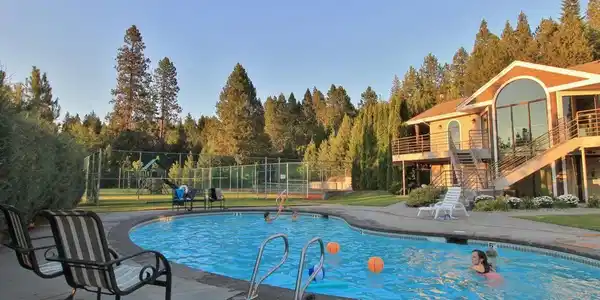 Image 3: pool