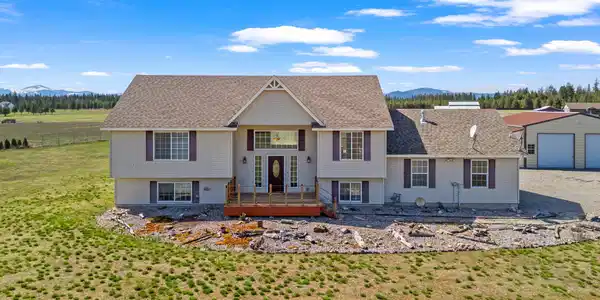 2996 E Briar CT