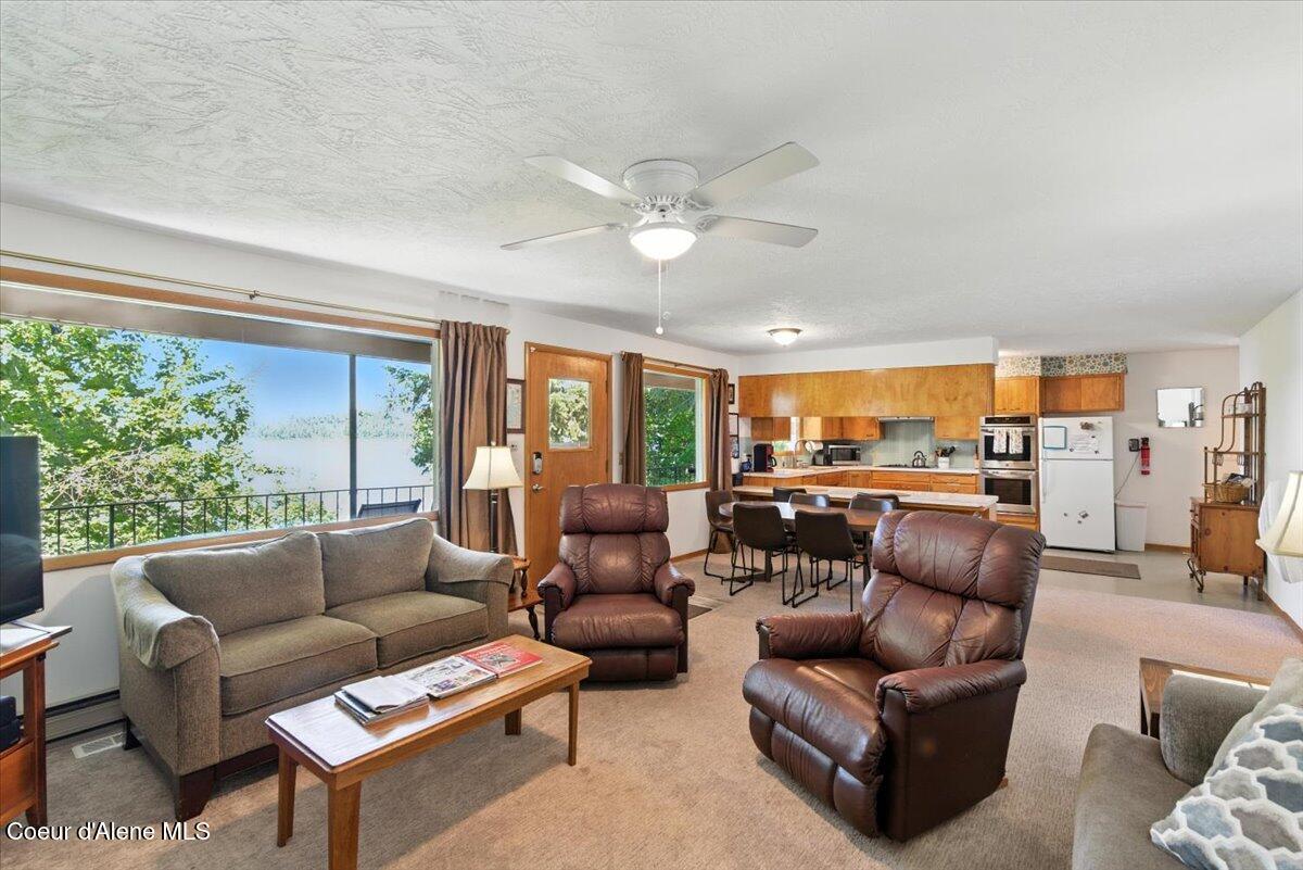 Image 3: 06-Living Room