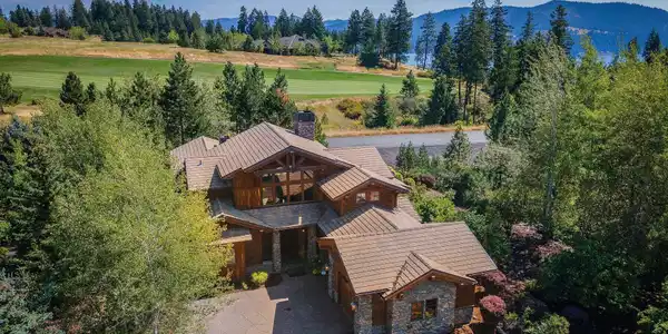 Image 2: Situated Across from Hole #15