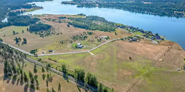 Image 3: Secondary Waterfront Acreage