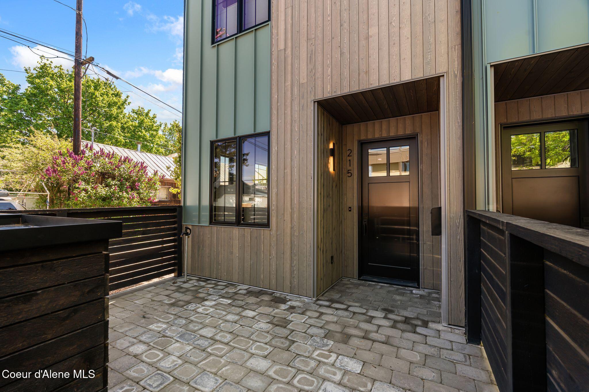 Image 3: Front Entry