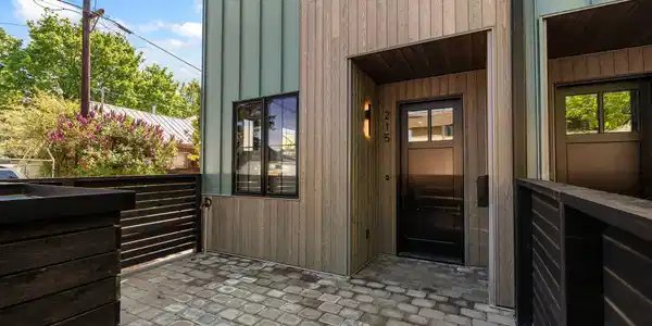 Image 3: Front Entry