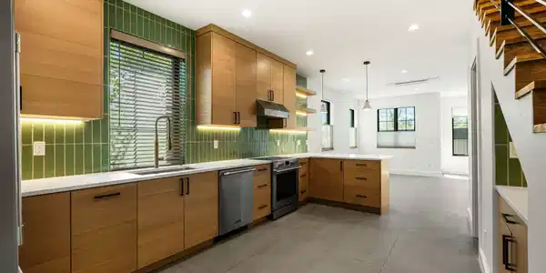 Image 4: Kitchen