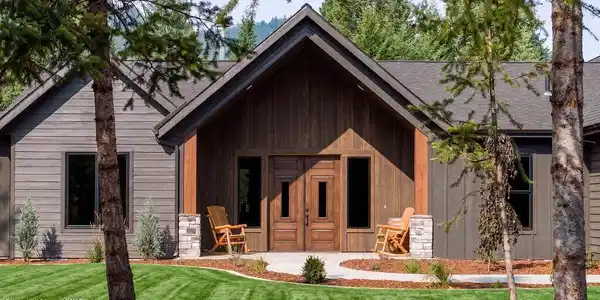 Image 3: oakridge manor-amanda johnson