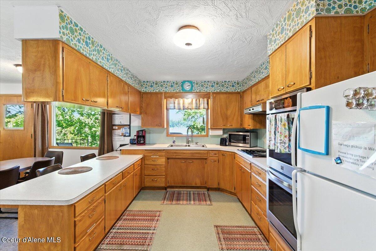 Image 4: 03-Kitchen