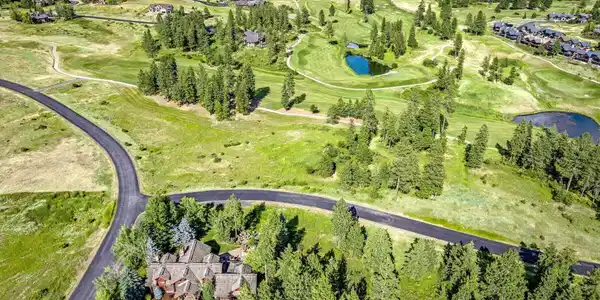 Image 2: Adjacent 0.85 Acre Lot Included