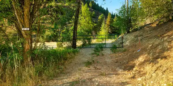 Image 2: 2-51833SVR_05