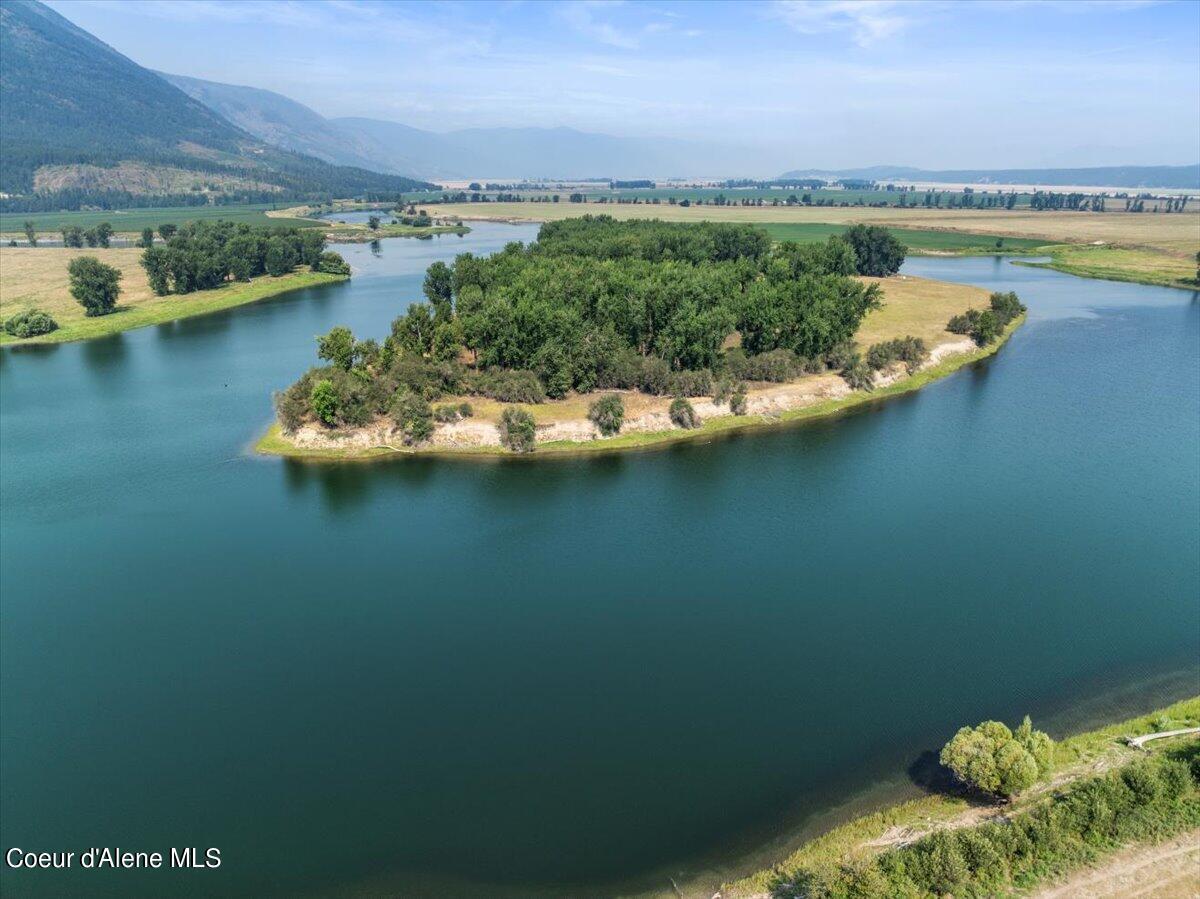 Image 3: 11-Aerial island