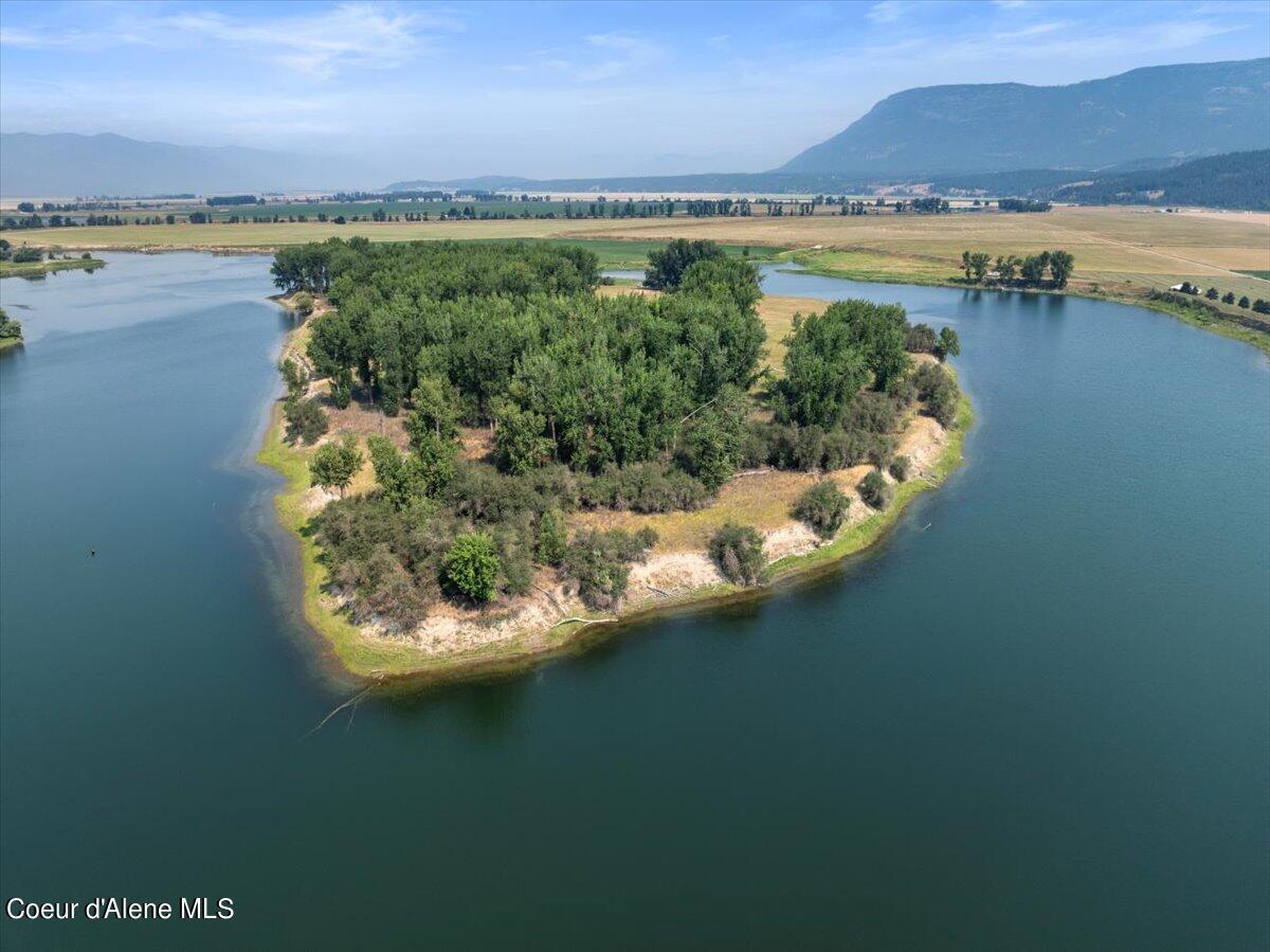 Image 4: 12-Aerial island