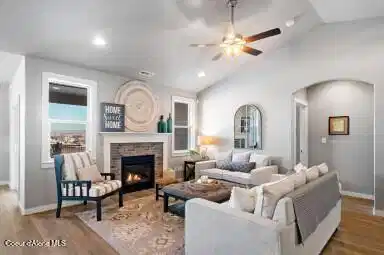 Image 2: Orchard Encore - Living Room