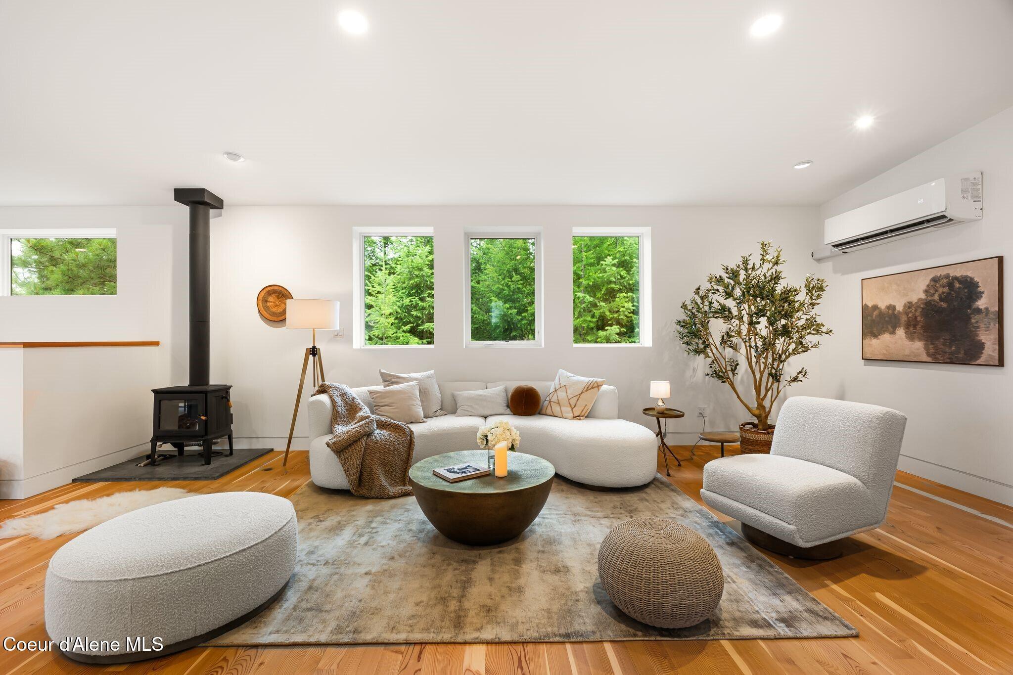 Image 4: 004_Warm Wood Floors