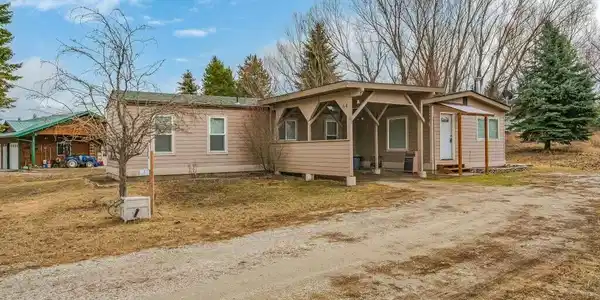 64 Campbell Loop