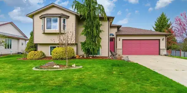 2207 N Stagecoach Dr