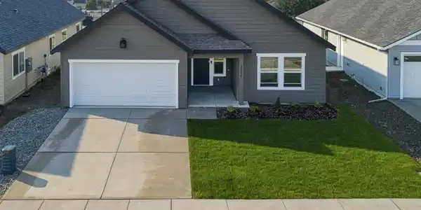 Image 2: exterior 3596 Blaze-500